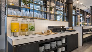 Daily buffet breakfast (EUR 19.00 per person)