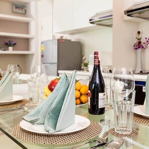 1 Bedroom with kitchenette | In-room dining