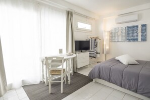Studio | Individually decorated, individually furnished, desk, iron/ironing board - Marina Domus (Ragusa)
