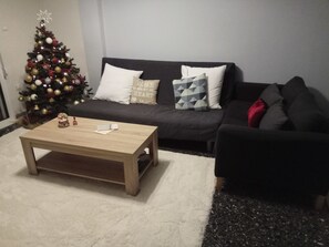 Superior Apartment, 2 Bedrooms, Club lounge access, Park View | Living area