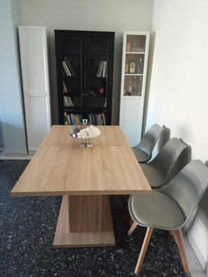 Appartement Supérieur, 2 chambres, accÚs au salon club, vue parc | Restauration dans la chambre