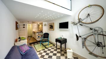 Duplex | Living area | Flat-screen TV