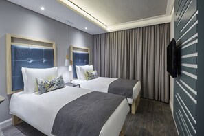 Standard Twin Room | In-room safe, desk, laptop workspace, free cribs/infant beds