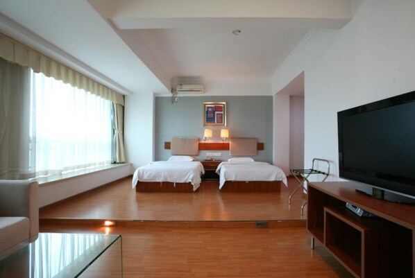 In-room safe, desk, blackout curtains, free WiFi