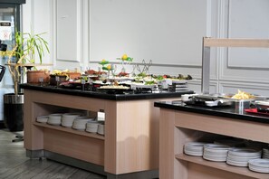 Se sirven desayunos, comidas y cenas 