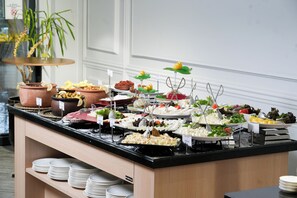 Breakfast, lunch and dinner served - Hilas Thermal Resort & Spa Aquapark (Ladik)