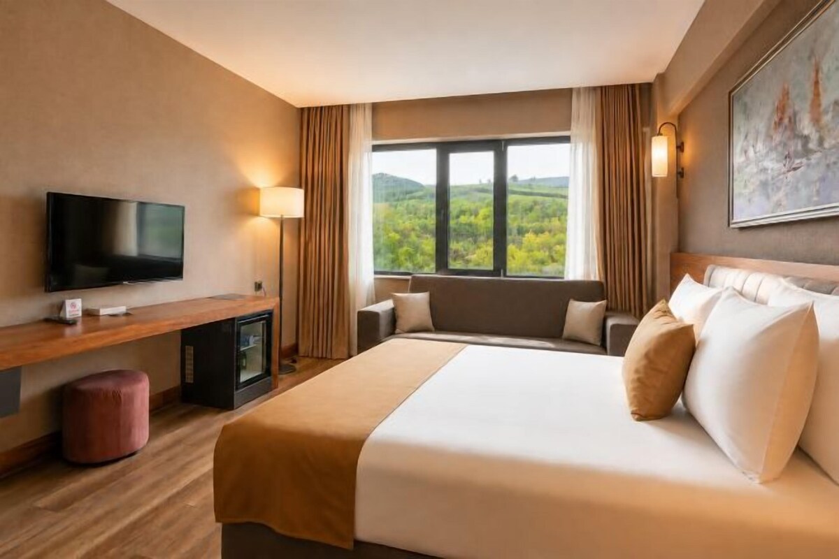 Premium bedding, minibar, in-room safe, laptop workspace