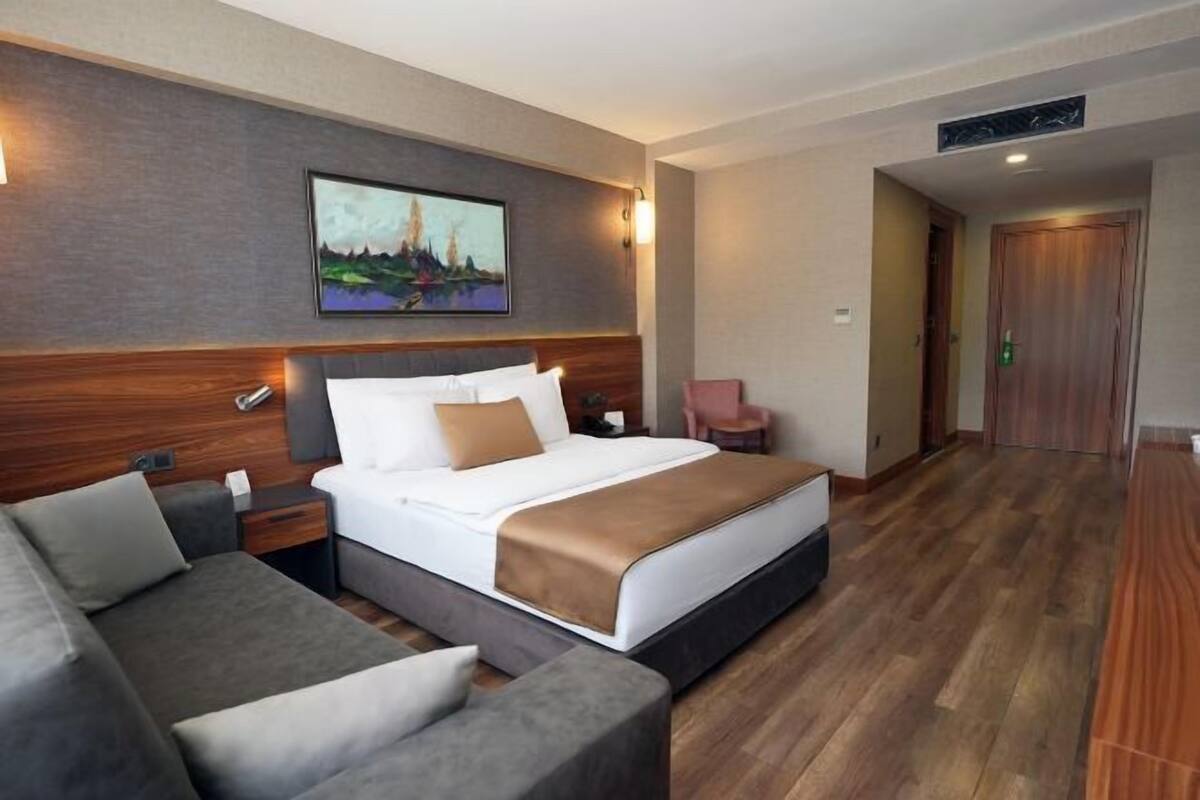 Premium bedding, minibar, in-room safe, laptop workspace