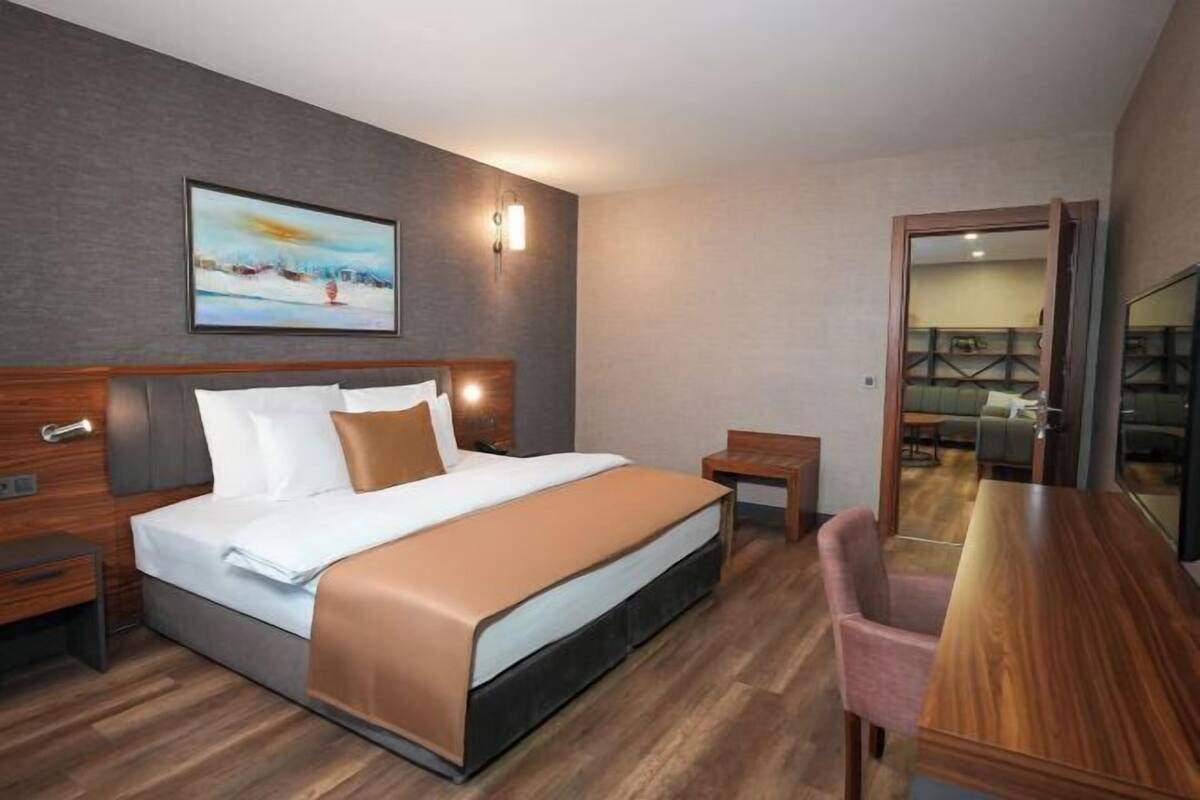 Premium bedding, minibar, in-room safe, laptop workspace