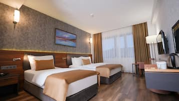 Deluxe Room | 1 bedroom, premium bedding, minibar, in-room safe