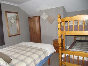 Departamento, para no fumadores (One-Bedroom Apartment - Second Floor) | Decoración personalizada y muebles diferentes 
