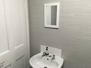 Bathroom - Tays Holiday Flats (Blackpool)