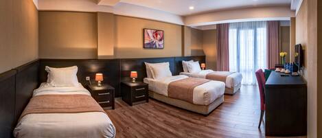 Standard-Dreibettzimmer, 3 Einzelbetten, Nichtraucher | 1 Schlafzimmer, Allergikerbettwaren, individuell dekoriert