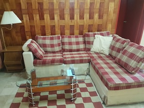 Superior Annex, 2 Bedrooms | Living room
