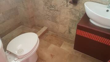 Shower, free toiletries, towels