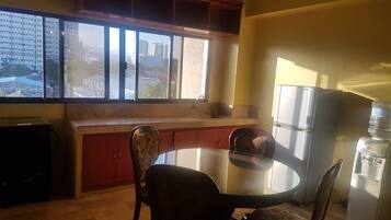 Superior Annex, 2 Bedrooms | In-room dining