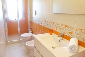 Apartment, 2 Bedrooms | Bathroom | Shower, free toiletries, hair dryer, bidet