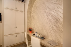 Double or Twin Room, Non Smoking | Living area