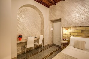 Double or Twin Room, Non Smoking | Living area