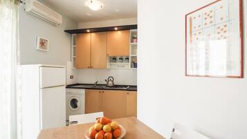 Apartment, Balkon | Wohnbereich | Flachbildfernseher