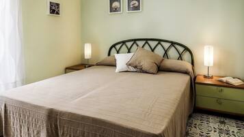 Apartment, Balcony | Desk, iron/ironing board, cribs (surcharge), WiFi (free)