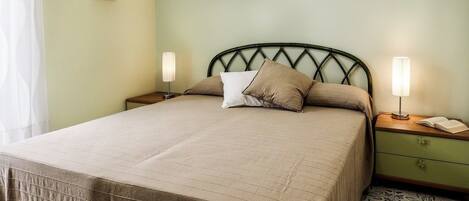 Apartamento, balcón | Decoración individual, mobiliario individual, escritorio