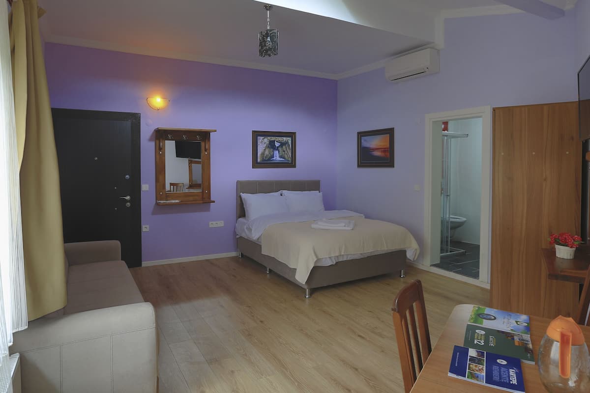 Basic Quadruple Room | 1 bedroom, Egyptian cotton sheets, premium bedding, blackout drapes