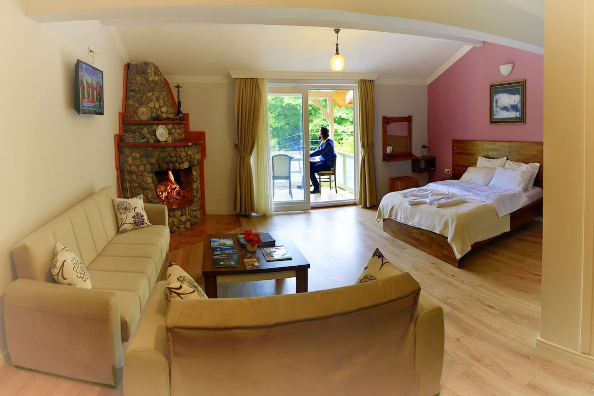 Luxury Suite | 1 bedroom, Egyptian cotton sheets, premium bedding, blackout drapes