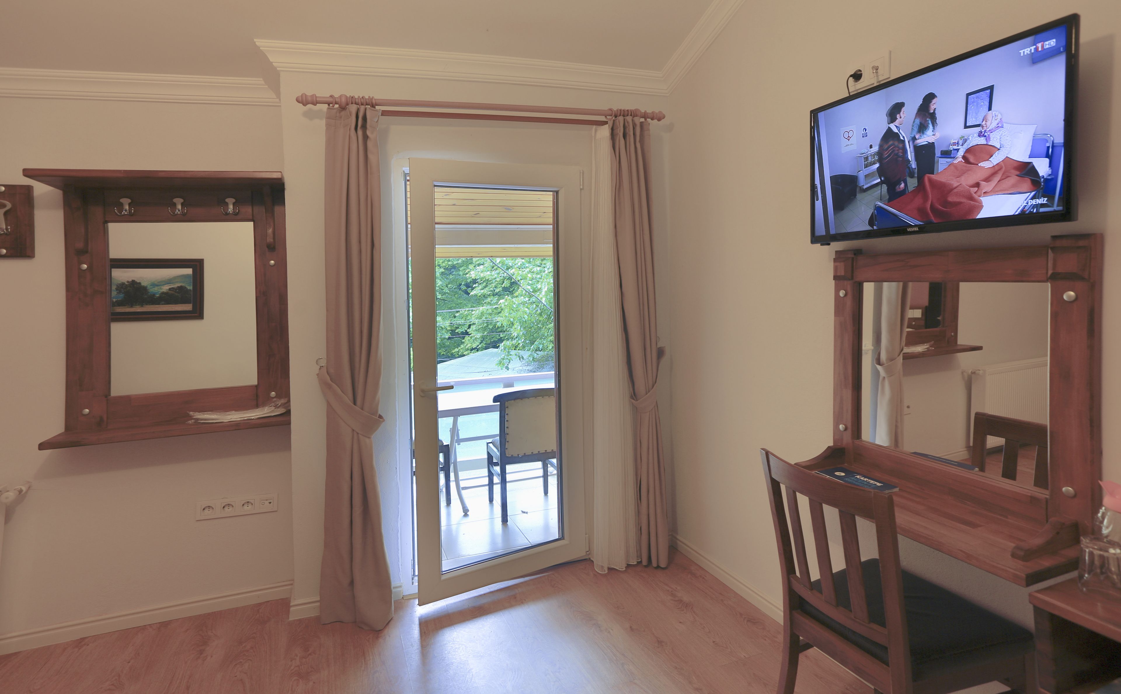 deluxe room | living area | led tv