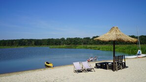 Private beach, sun-loungers, beach volleyball, kayaking - Jakubus (Wilków)