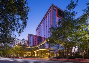 Property entrance - Headquarter International Hotel (Guangzhou)