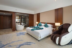 Minibar, in-room safe, desk, blackout drapes - Headquarter International Hotel (Guangzhou)