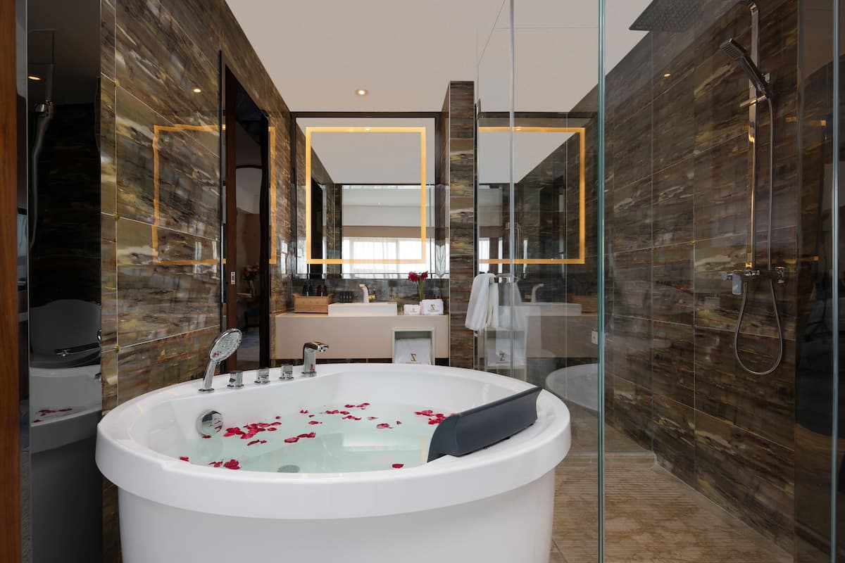 Deep-soaking bathtub, rainfall showerhead, free toiletries, hair dryer