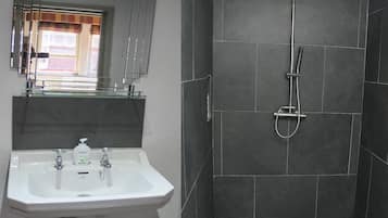 Deluxe Apartment, Ensuite | Bathroom
