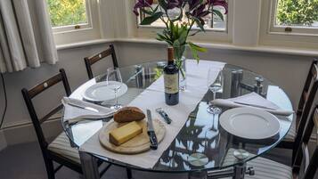 Deluxe Apartment, Ensuite | Restaurant