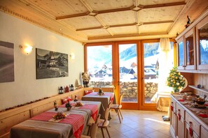 Free daily buffet breakfast - B&B Solder Chalet Dolomiti (Sappada)