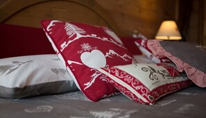 Romantic Double Room (Amore) | Free WiFi, bed sheets - B&B Solder Chalet Dolomiti (Sappada)