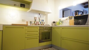 Apartment | Eigene Küche | Kühlschrank, Mikrowelle, Ofen, Herdplatte