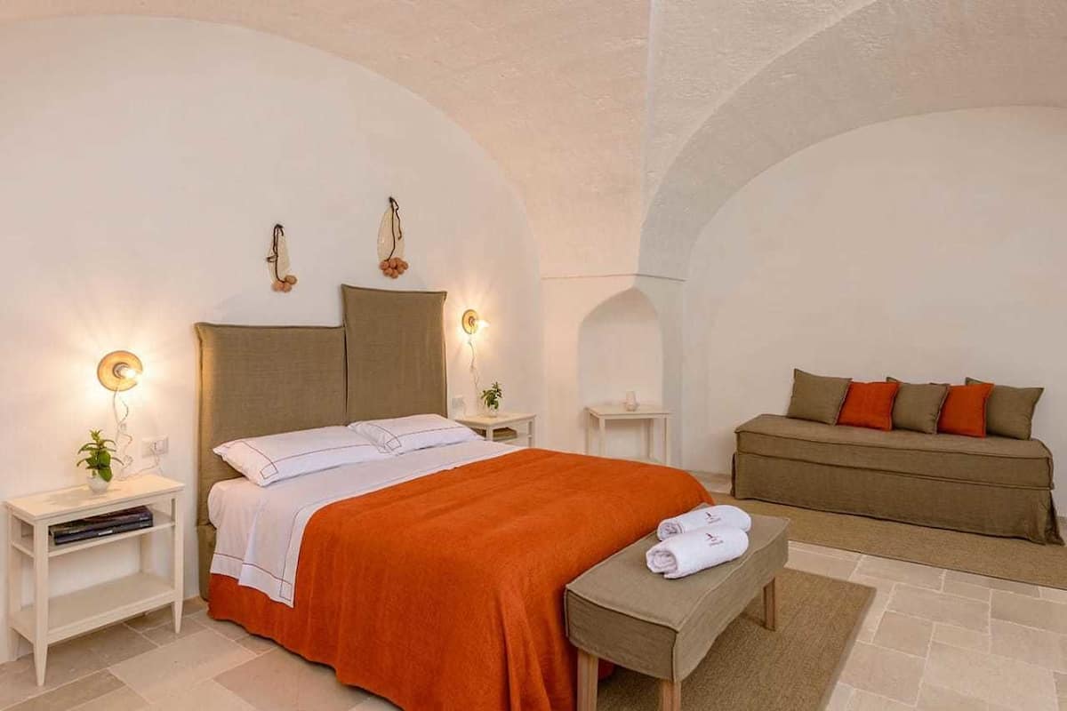 Minibar, sistema de insonorización, wifi gratis y ropa de cama