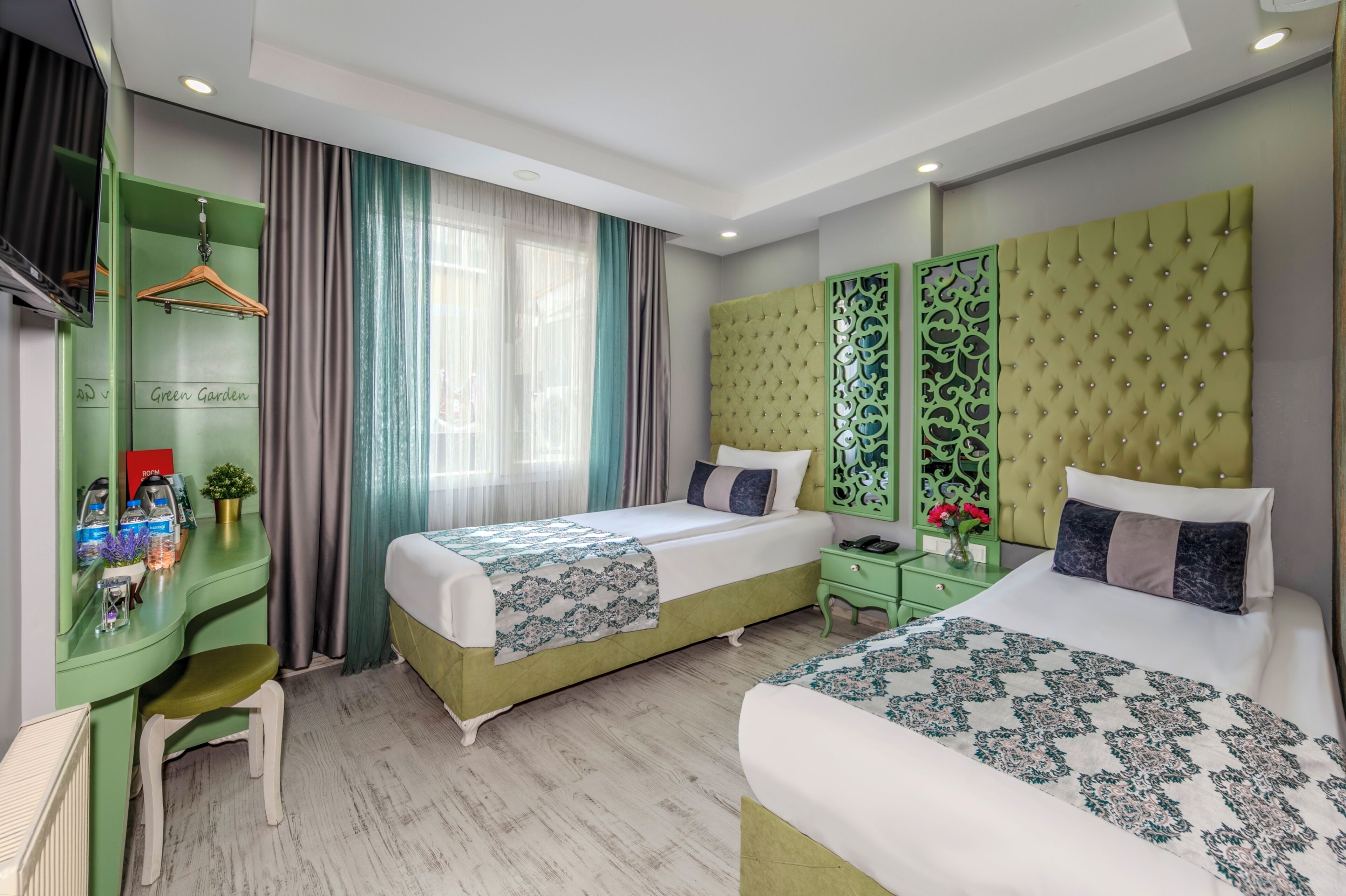 Deluxe Twin Room | 高档床上用品、Select Comfort 床、迷你吧、客房内保险箱