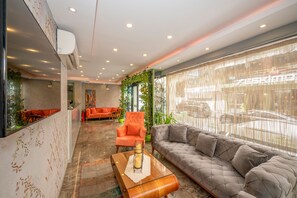 Lobby sitting area - Green Garden Hotel (Istanbul)