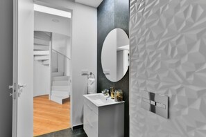 Duplex Apartment | Bathroom
