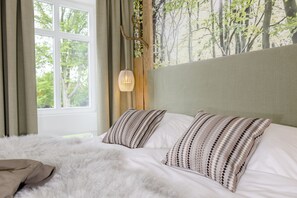 Caja de seguridad en la habitación y decoración personalizada 