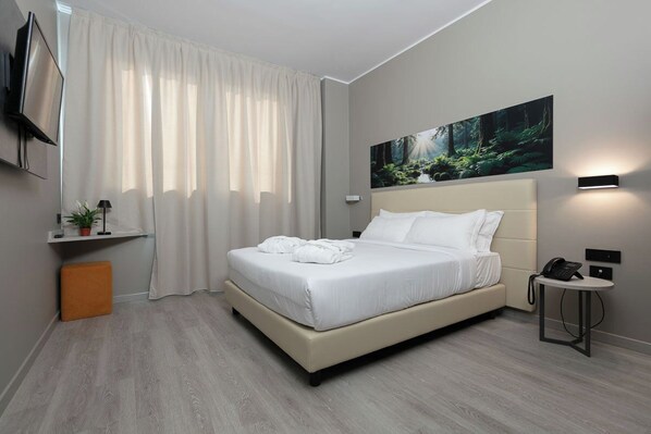 Premium bedding, in-room safe, iron/ironing board, free WiFi
