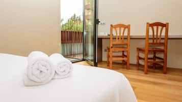 Tweepersoonskamer, 1 tweepersoonsbed (Double or single room) | 16 slaapkamers, een bureau, een laptopwerkplek, verduisterende gordijnen