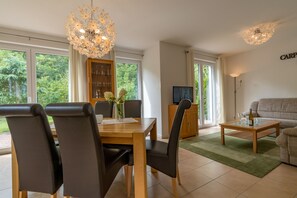 遮光カーテン、防音設備、アイロン / アイロン台、ベビーベッド (無料)