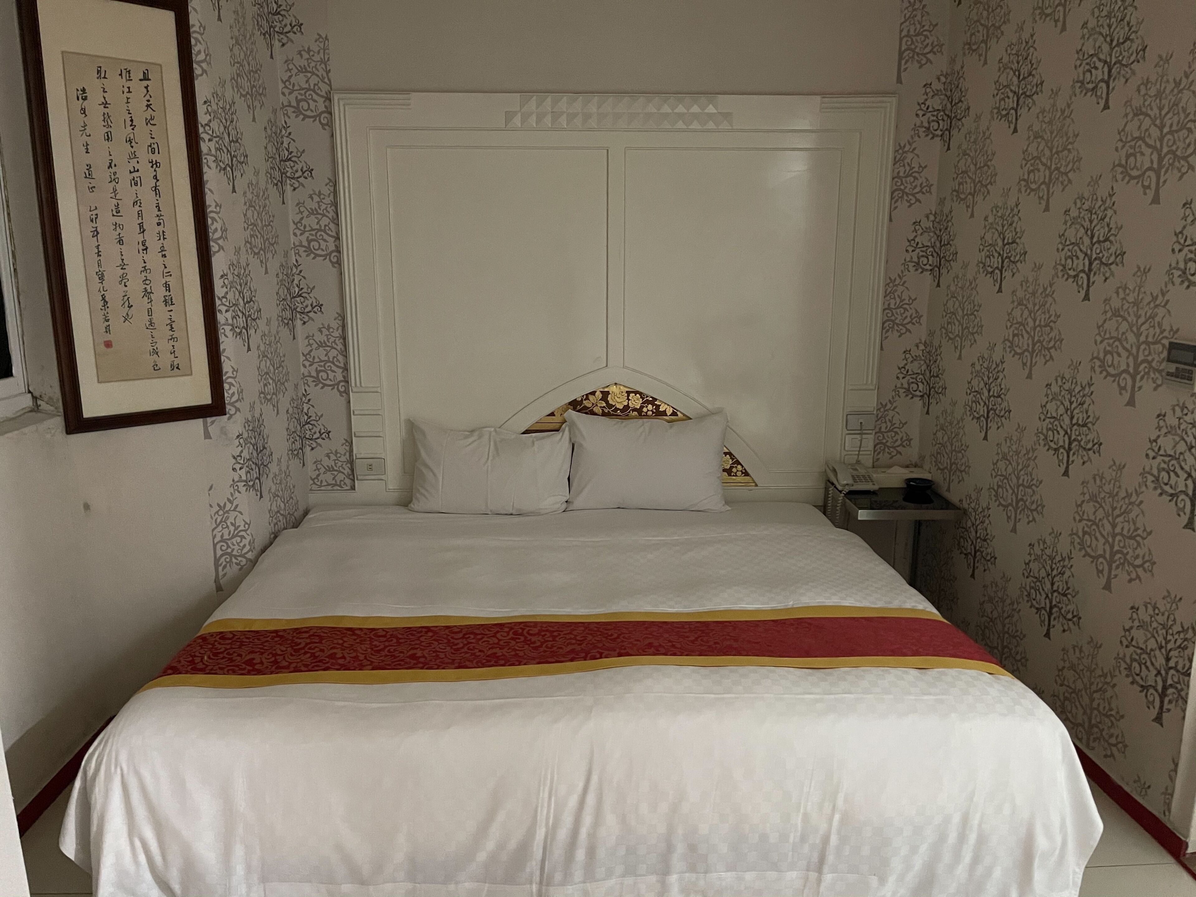 Quarto quádruplo básico, 2 camas Queen | Escrivaninha, cortinas blackout, Wi-Fi de cortesia, roupa de cama