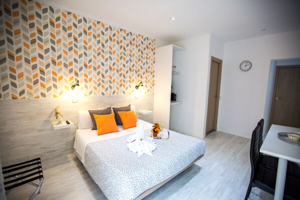 Habitación doble | Escritorio, insonorización, wifi gratis y ropa de cama