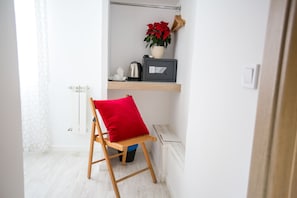 Einzelzimmer | Schreibtisch, schallisolierte Zimmer, kostenloses WLAN, Bettwäsche