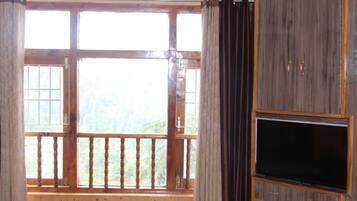 Deluxe Double Room, 1 Double Bed, Smoking | Desk, free WiFi, bed sheets